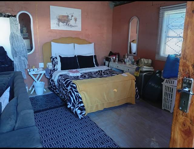 BEDROOM FREEHOLD FOR SALE IN NONQUBELA
